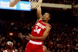 杜兰特：奥拉朱旺在整个篮球界设立了标杆 希望能够达到他的高度