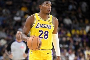 八村：第三节表现一直是我们的问题 要专注起来找到解决办法