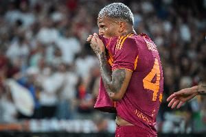 韦斯利：罗马必须在比赛取得好的开局，我踢左路或右路由主帅决定